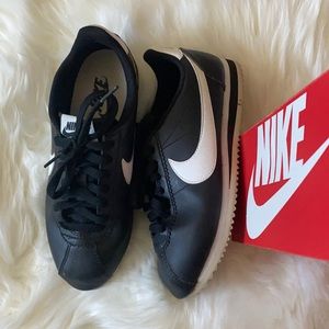 NIKE Cortez
